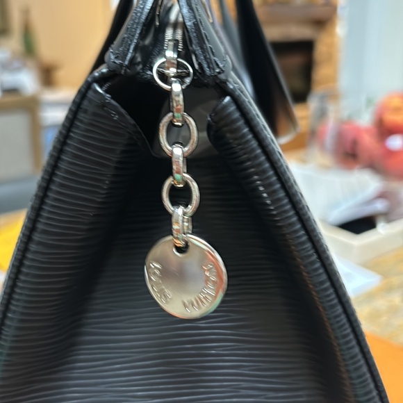 Authentic Louis Vuitton Medium Black Epi Bag is in perfect condition - Picture 3 of 14